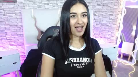 Snapshot of moonshine_tay chatting on 7, 11, 2025 Moon online show from 7, 11, 2025