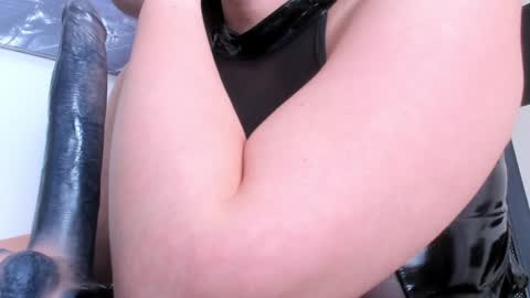 QUEEN CLARA online show from 4, 2, 2025