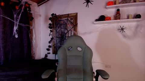 MIKEE online show from 22, 10, 2025