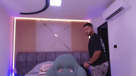 MIKEE online show from 18, 2, 2026