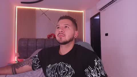 MIKEE online show from 24, 2, 2026