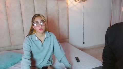 Snapshot of mrandmrsvixencs chatting on 27, 4, 2026 mrandmrvlxencs online show from 27, 4, 2026