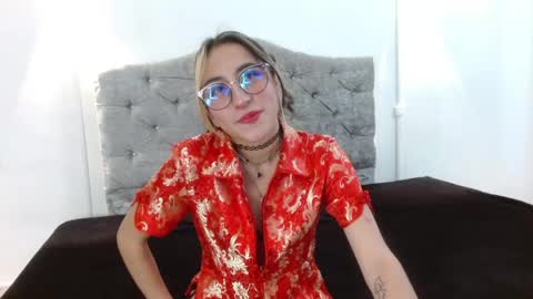 Snapshot of mrandmrsvixencs chatting on 4, 6, 2026 mrandmrvlxencs online show from 4, 6, 2026