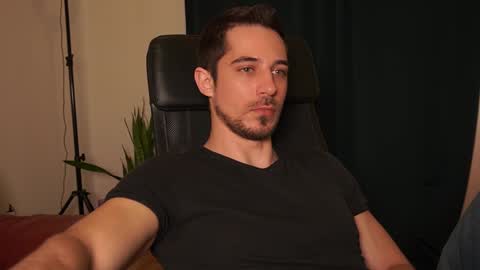 Snapshot of mrgreeneyes01 chatting on 11, 2, 2026 juan luis online show from 11, 2, 2026