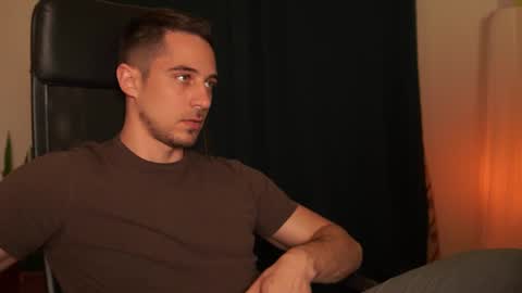 Snapshot of mrgreeneyes01 chatting on 24, 2, 2026 juan luis online show from 24, 2, 2026