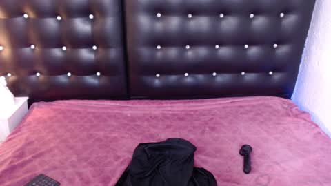 mrs_buttocks online show from 1, 2, 2025