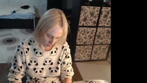 Snapshot of mrsluck chatting on 26, 4, 2026 Sasha online show from 26, 4, 2026