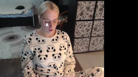Snapshot of mrsluck chatting on 28, 4, 2026 Sasha online show from 28, 4, 2026