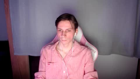 Snapshot of mrv1rginvibes chatting on 27, 11, 2025 Shy Boy online show from 27, 11, 2025