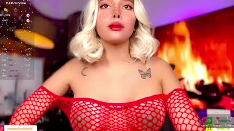 Snapshot of ms_bellagauxx chatting on 22, 12, 2024 Miss Bella MIXED BRITISH DUTCH BLACK AMERICAN online show from 22, 12, 2024