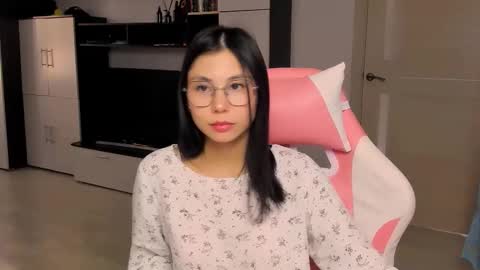 ms_emily_ online show from 22, 9, 2025