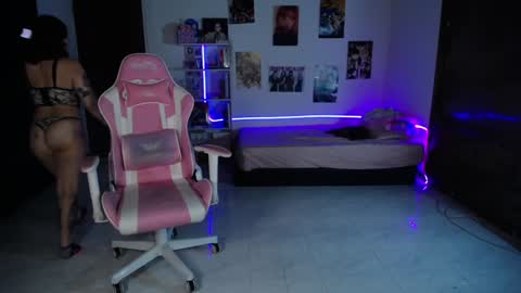 Snapshot of ms_ratuelita chatting on 15, 12, 2024 Manuela3 online show from 15, 12, 2024