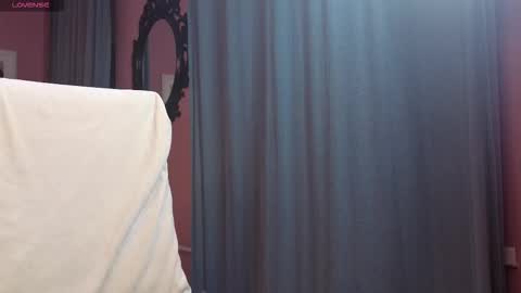 Snapshot of msmonte chatting on 30, 10, 2025 Lina  Help me to reach 100 thumbs up  online show from 30, 10, 2025