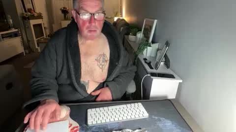 Snapshot of mtb1697 chatting on 17, 4, 2026 mtb1697 online show from 17, 4, 2026
