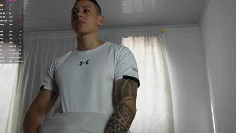 Snapshot of muscle_king_cum chatting on 22, 10, 2025 muscle_king_cum online show from 22, 10, 2025