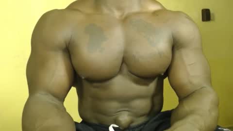 musclegod23 online show from 17, 10, 2025