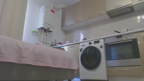 MusclesQueen online show from 5, 3, 2025