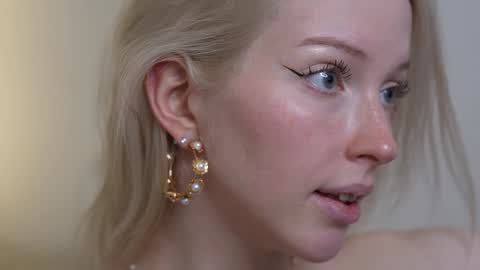 STELLA  Im here today online show from 2, 2, 2025