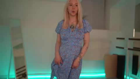 STELLA  Im here today online show from 6, 3, 2025