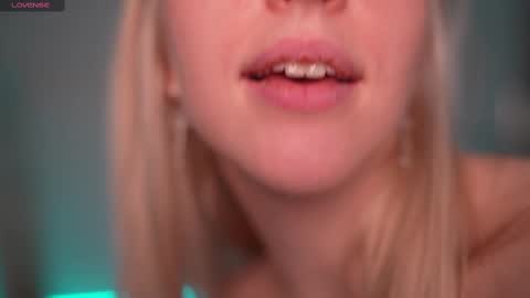 STELLA  Im here today online show from 6, 3, 2025