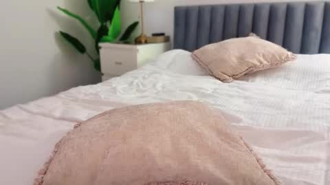 Mya-be Yours P online show from 16, 1, 2026