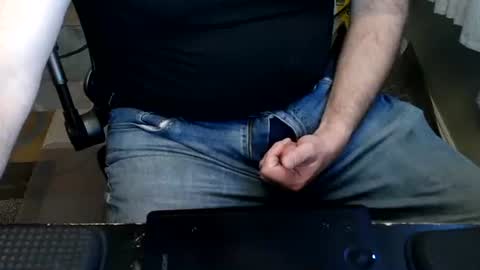 Just hanging out - No pressure online show from 8, 4, 2026