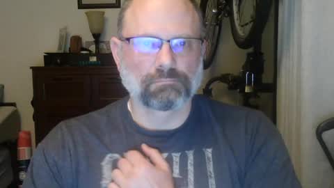 Just hanging out - No pressure online show from 5, 7, 2026