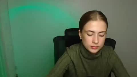 Snapshot of mysticemeli chatting on 18, 9, 2025 Emelie online show from 18, 9, 2025