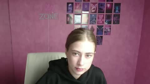 Snapshot of mysticemeli chatting on 22, 10, 2025 Emelie online show from 22, 10, 2025