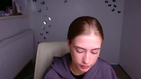Snapshot of mysticemeli chatting on 24, 10, 2025 Emelie online show from 24, 10, 2025