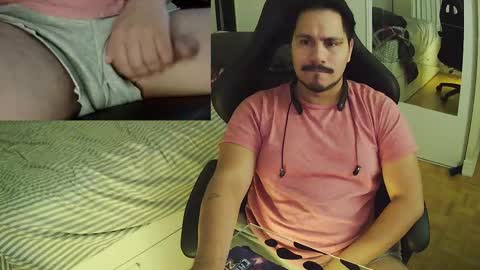 Snapshot of n0ttheface chatting on 12, 11, 2025 N0ttheFace online show from 12, 11, 2025