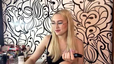 Snapshot of nadiaknake chatting on 28, 2, 2026 Katrin online show from 28, 2, 2026