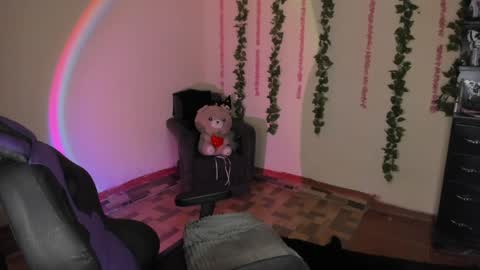 naeniademont online show from 25, 5, 2026