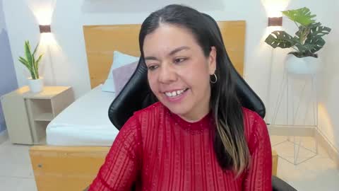 N A H I A online show from 8, 2, 2025