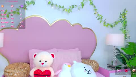 NahiaraReina  online show from 8, 11, 2025