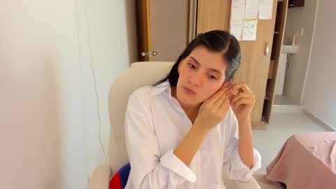 independent model online show from 25, 1, 2025