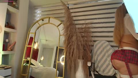 NahomiRoss online show from 18, 4, 2026