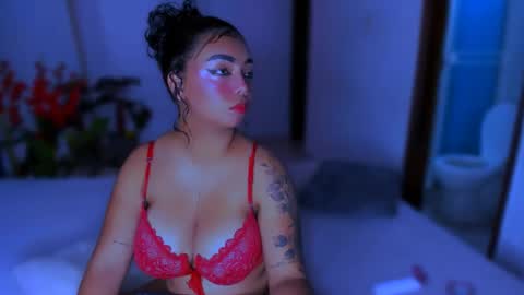 Nahomy online show from 8, 11, 2025