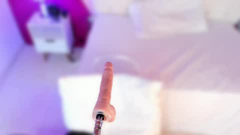 Nahomy Roberts online show from 1, 3, 2025