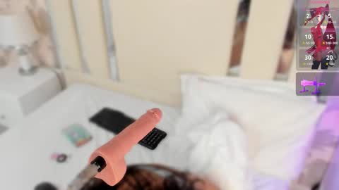 Nahomy Roberts online show from 3, 12, 2025