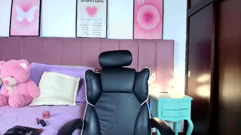 Naia online show from 12, 2, 2026