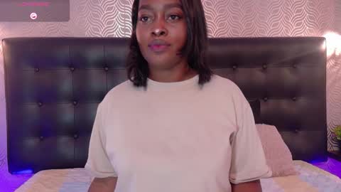 naiaramasson_ online show from 29, 9, 2025