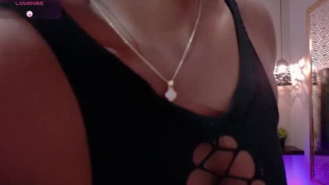 naiaramasson_ online show from 25, 2, 2026