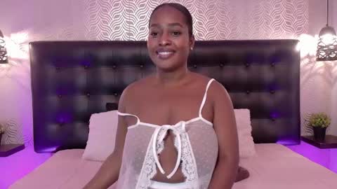 naiaramasson_ online show from 8, 5, 2026