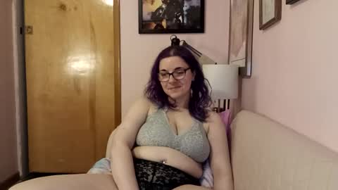 Snapshot of nakedcrafts chatting on 20, 1, 2025 Lizzy online show from 20, 1, 2025