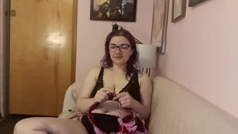 Snapshot of nakedcrafts chatting on 22, 1, 2025 Lizzy online show from 22, 1, 2025