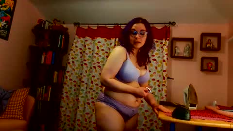 Snapshot of nakedcrafts chatting on 31, 1, 2025 Lizzy online show from 31, 1, 2025