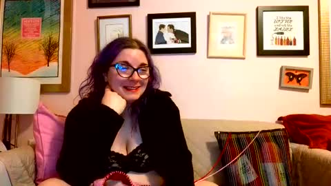 Snapshot of nakedcrafts chatting on 18, 2, 2025 Lizzy online show from 18, 2, 2025