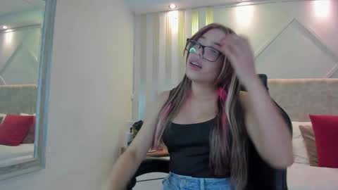 nami_sweet_ online show from 18, 9, 2025