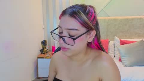 nami_sweet_ online show from 31, 10, 2025